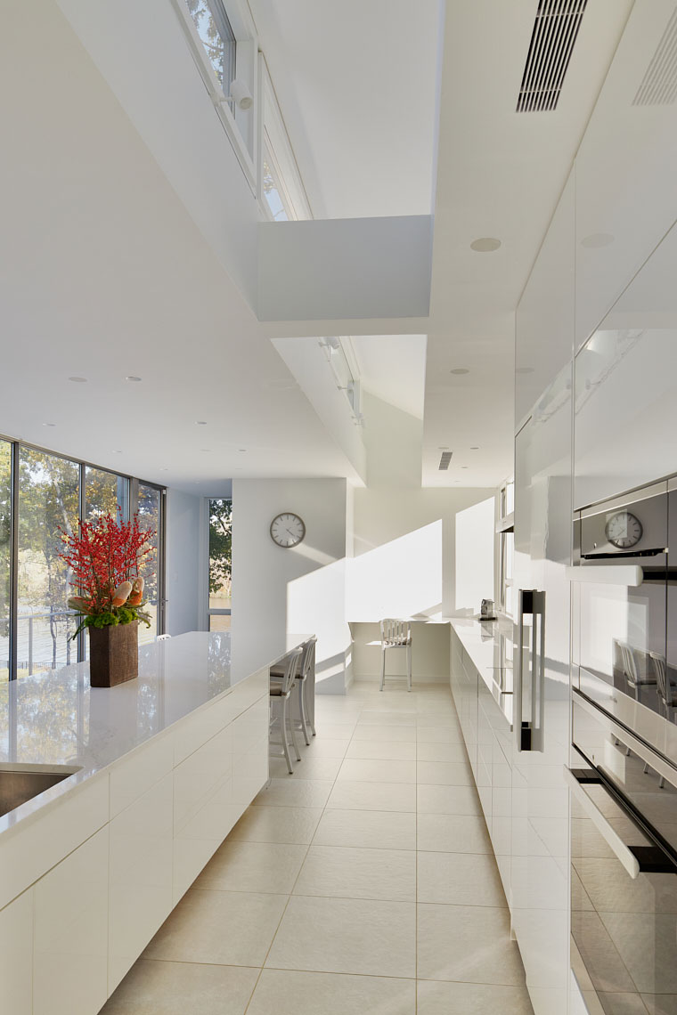 Modern Lake House - Kitchen