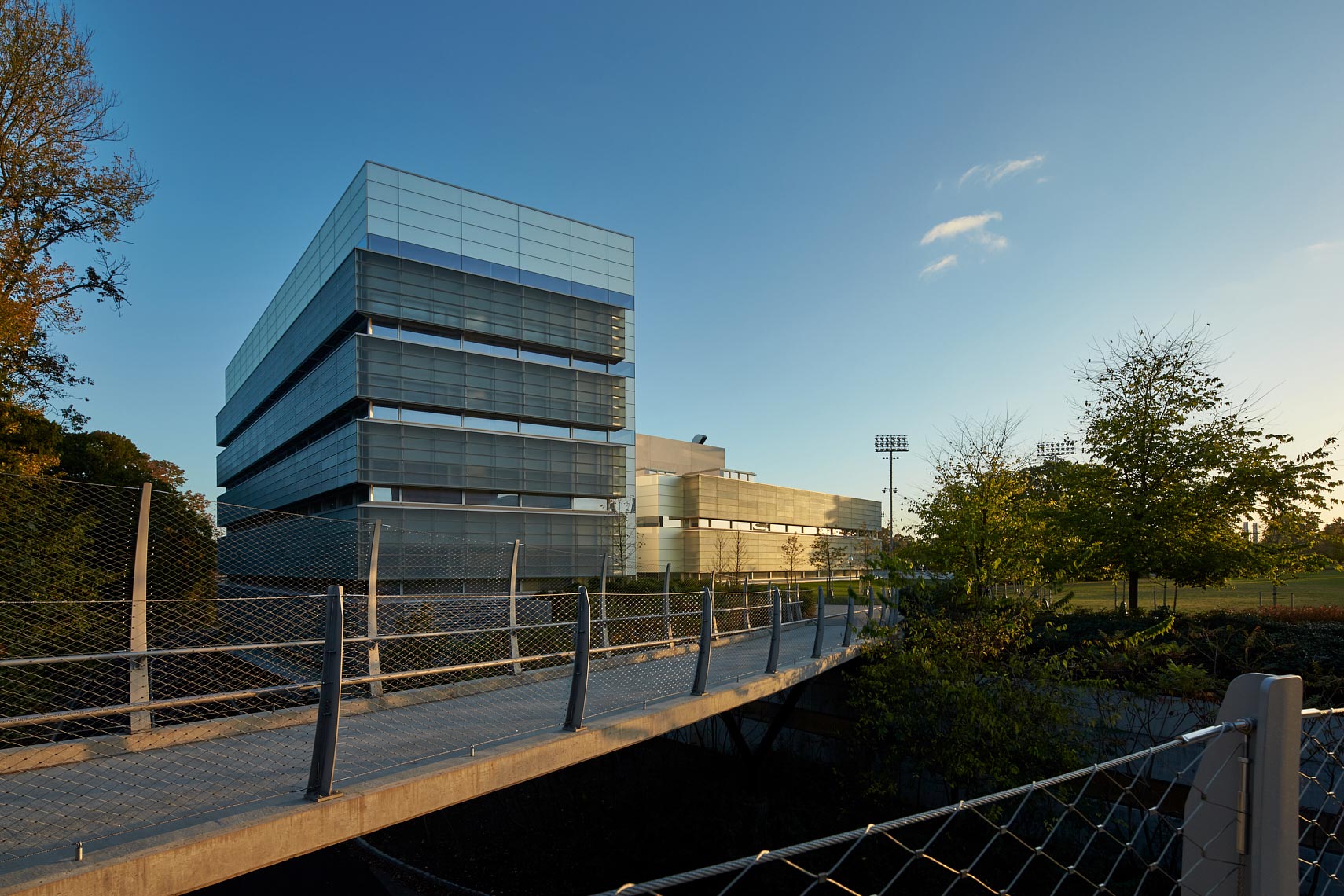 Peretsman Scully Hall and the Princeton Neuroscience Institute with Streicker Bridge